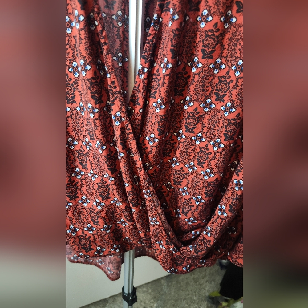 Red Floral Women's Top - Picture 6 of 7